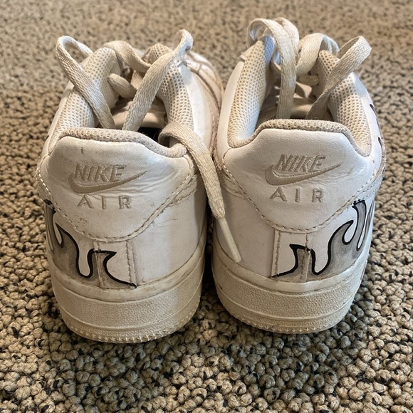 Nike Air Force 1 with Hand Painted Design Size 4Y in GUC - Picture 3 of 7